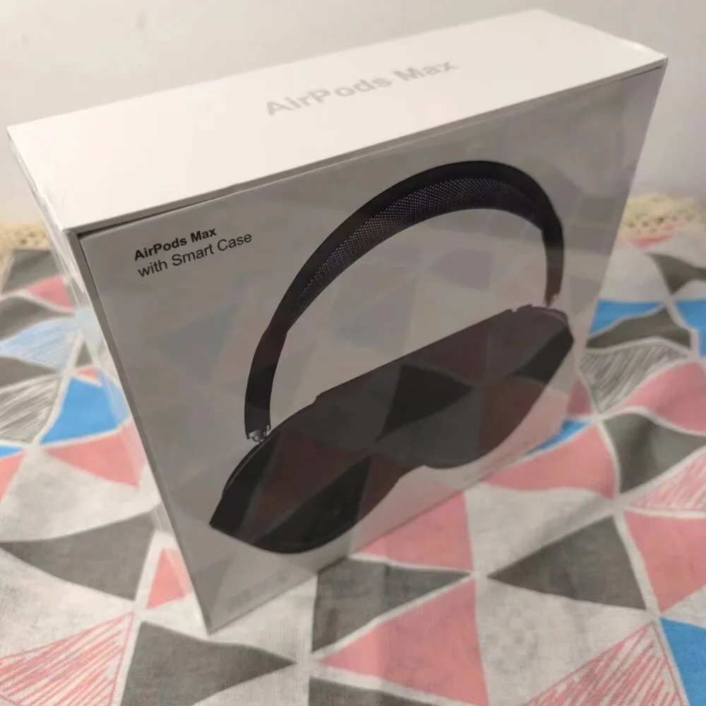 Apple AirPod Pro Max - Black with charger (original box) - Picture 4 of 4